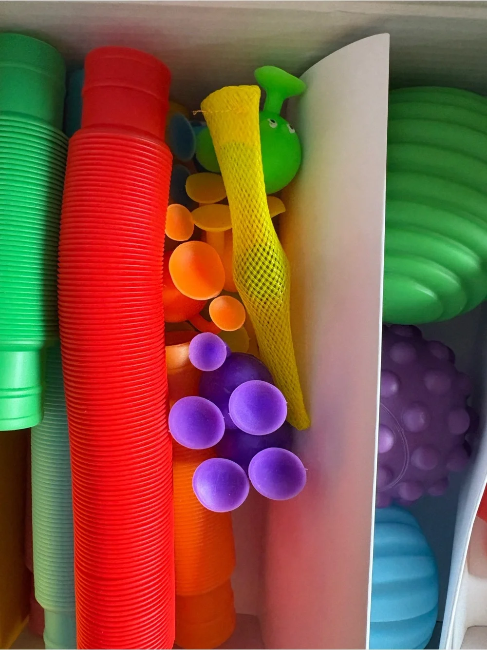 Giggle Scape Fidget box- 28 pieces
